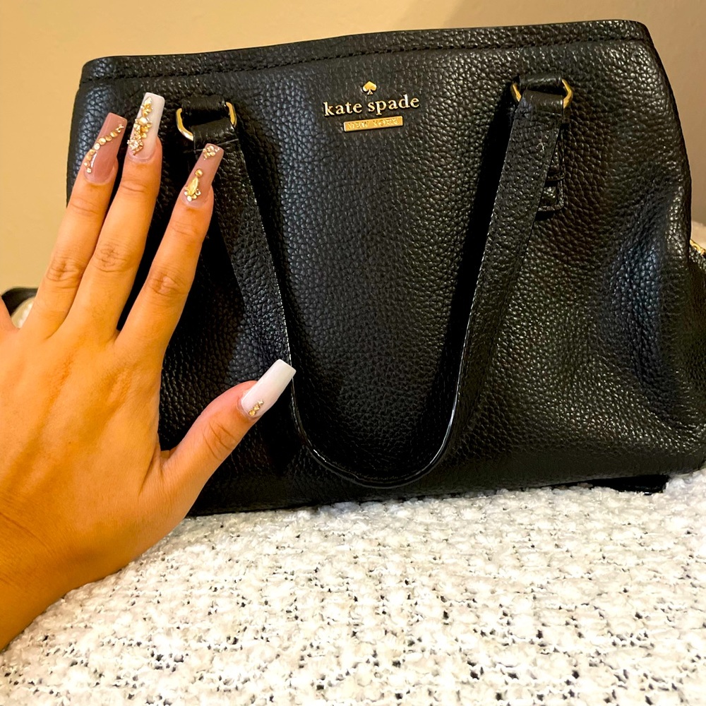 Cute small size kate spade purse . Everyday purse with lots of space .